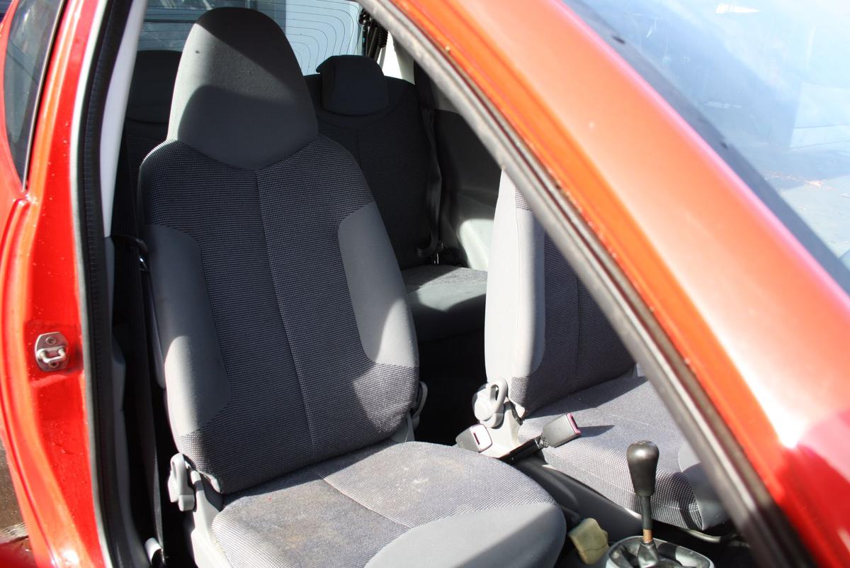 Peugeot 107 3trg orig Sitz vorn rechts Beifahrersitz Stoff schwarz klapp Bj 09