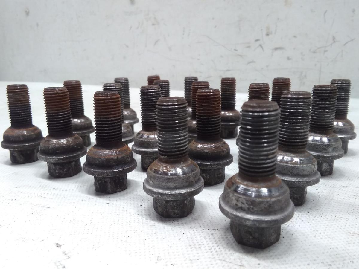 Mercedes Vito 447 Satz Radbolzen 20 St&uuml;ck M14x1,5 SW17 Bj.2014