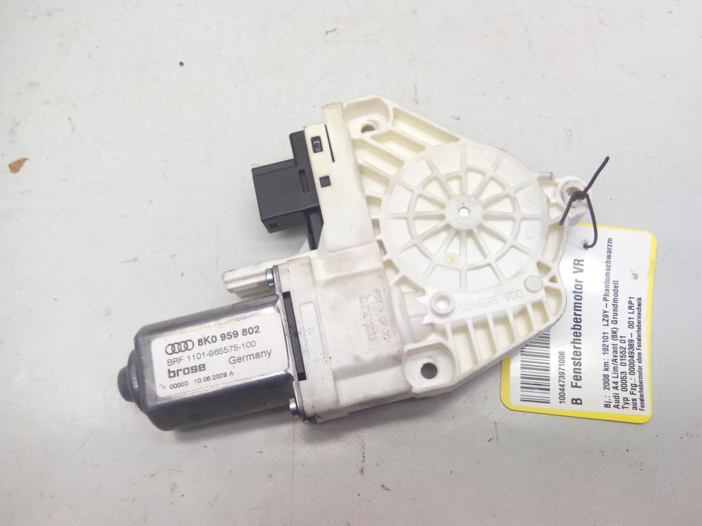 Audi A4 8K BJ2008 Fensterhebermotor vorn rechts 8K0959802