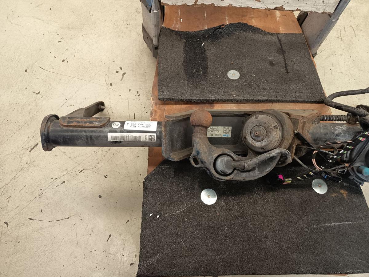 VW Golf VII Kombi original Anh&auml;ngerkupplung schwenkbar 5G9803880A Bj 2014