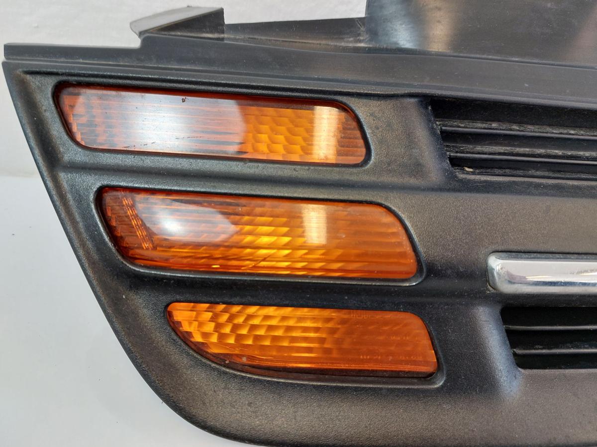 Nissan Micra K12 Kühlergrill Frontgrill Grill vorn rechts mit Blinkleuchte bis05