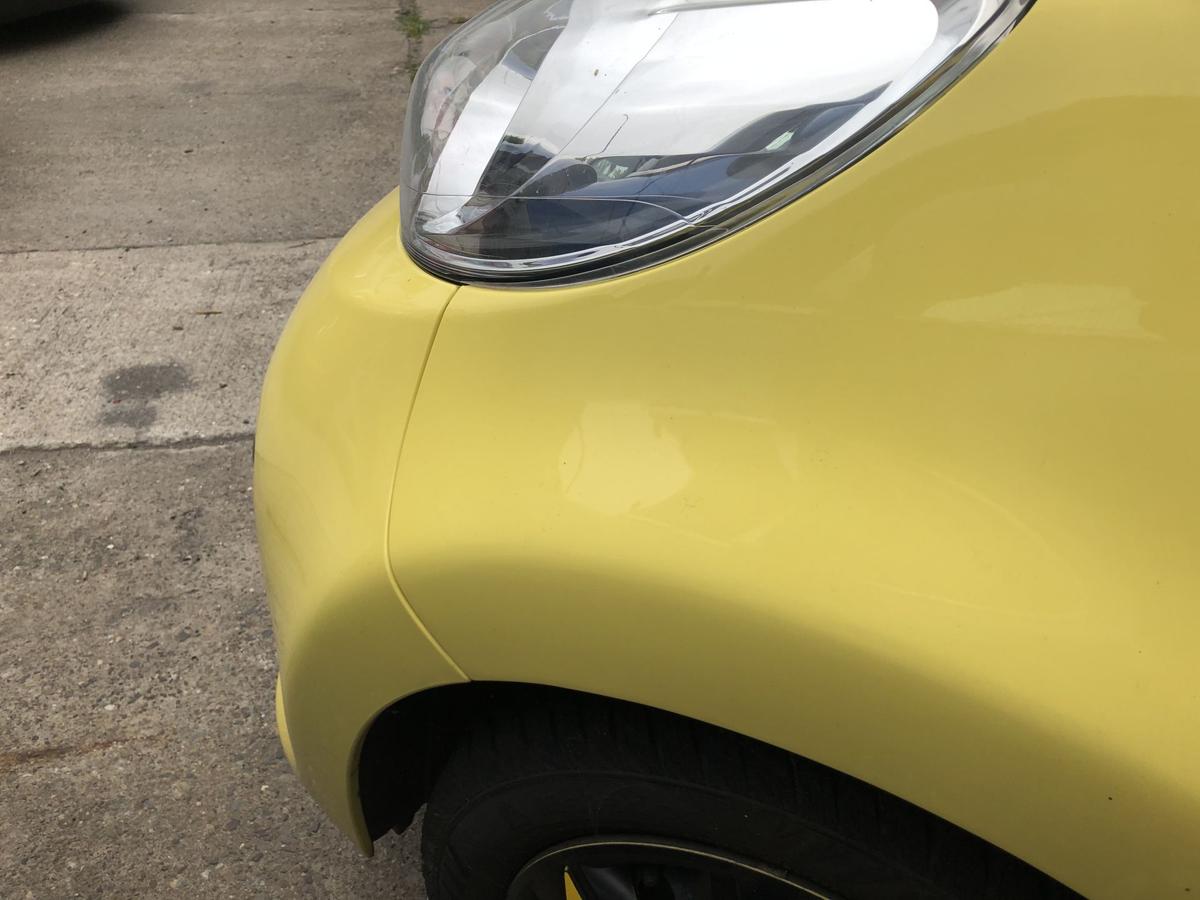Peugeot 107 Typ P Kotfl&uuml;gel vorn links Fahrerseite KBL Citrus Gelb