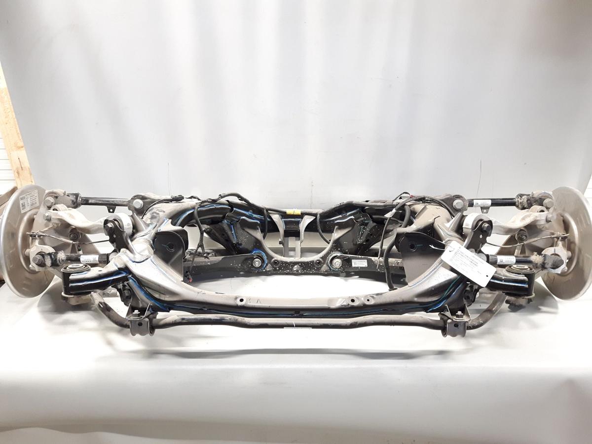 Tesla Model Y Dualmotor Hinterachse komplett 1044580-01-D Bj.2023