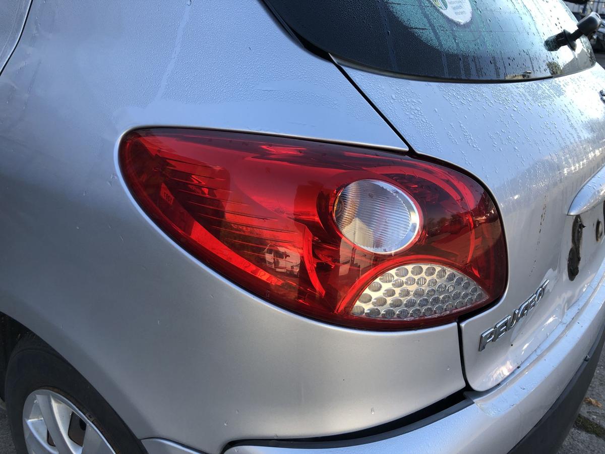 Peugeot 206+ R&uuml;ckleuchte links R&uuml;cklicht Heckleuchte 3 und 5 t&uuml;rer