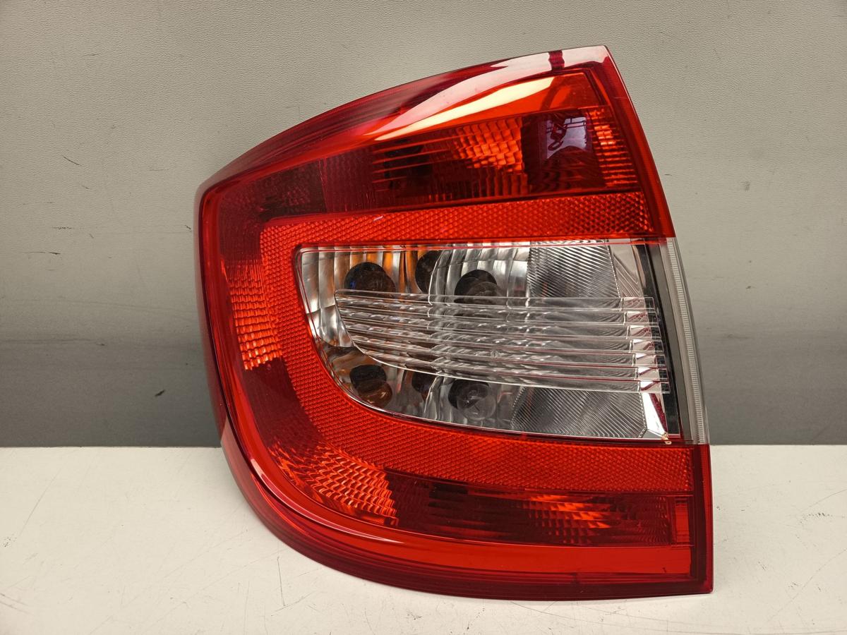 Skoda Rapid NH Flie&szlig;heck R&uuml;ckleuchte links Heck Schluss Licht 5JH945095 Bj 2015