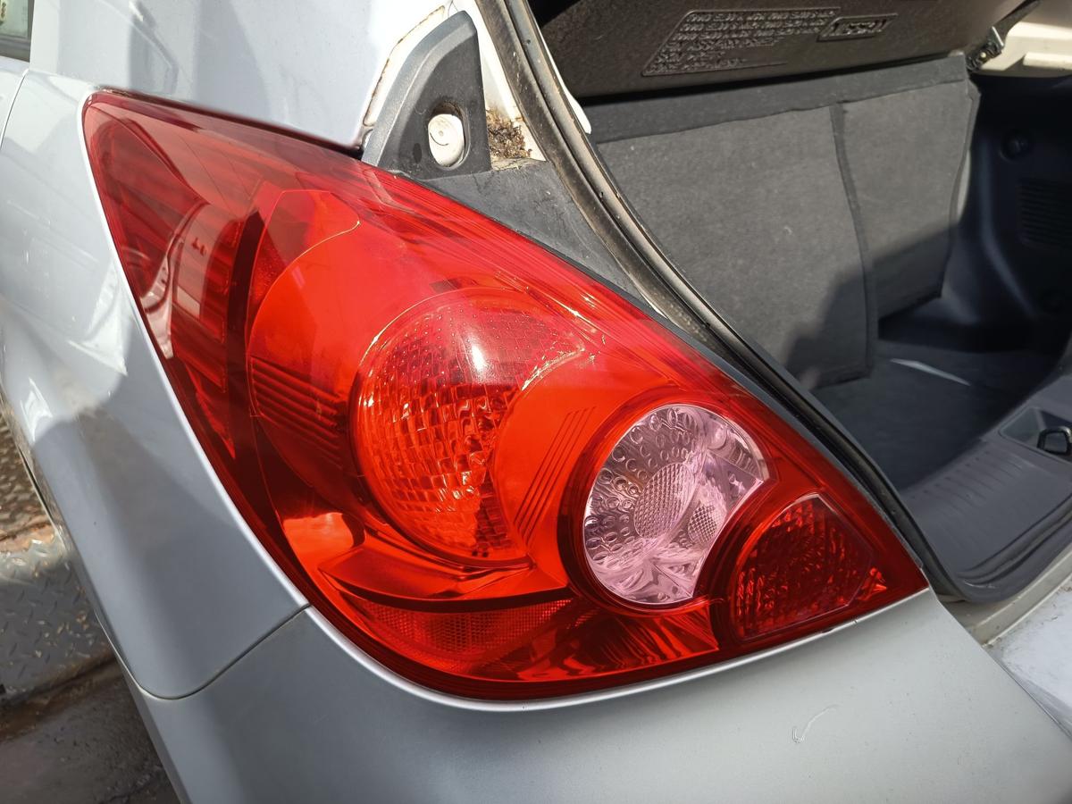 Nissan Tiida I original R&uuml;ckleuchte links Heckschlusslicht Flie&szlig;heck Bj 2008