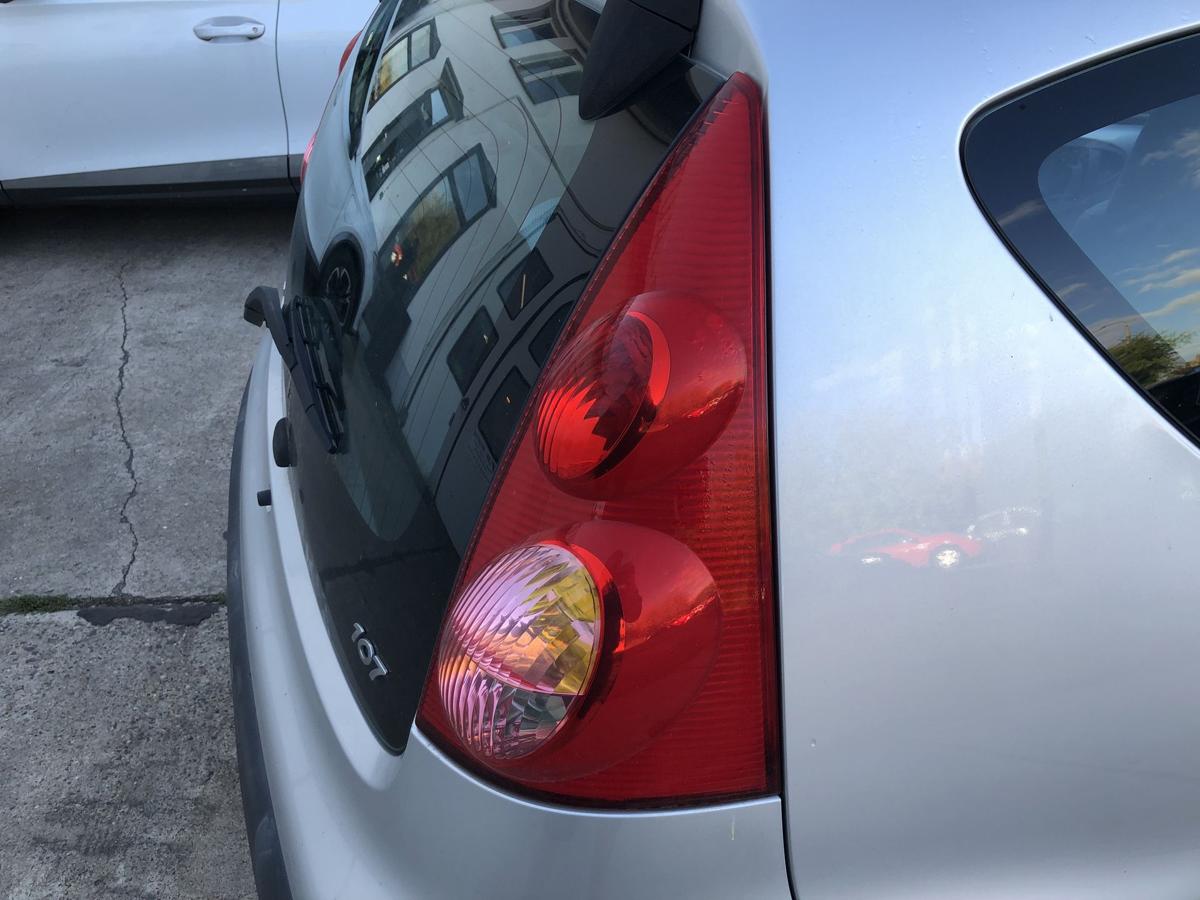 Peugeot 107 Typ P Rückleuchte rechts Rücklicht Heckleuchte Rückscheinwerfer