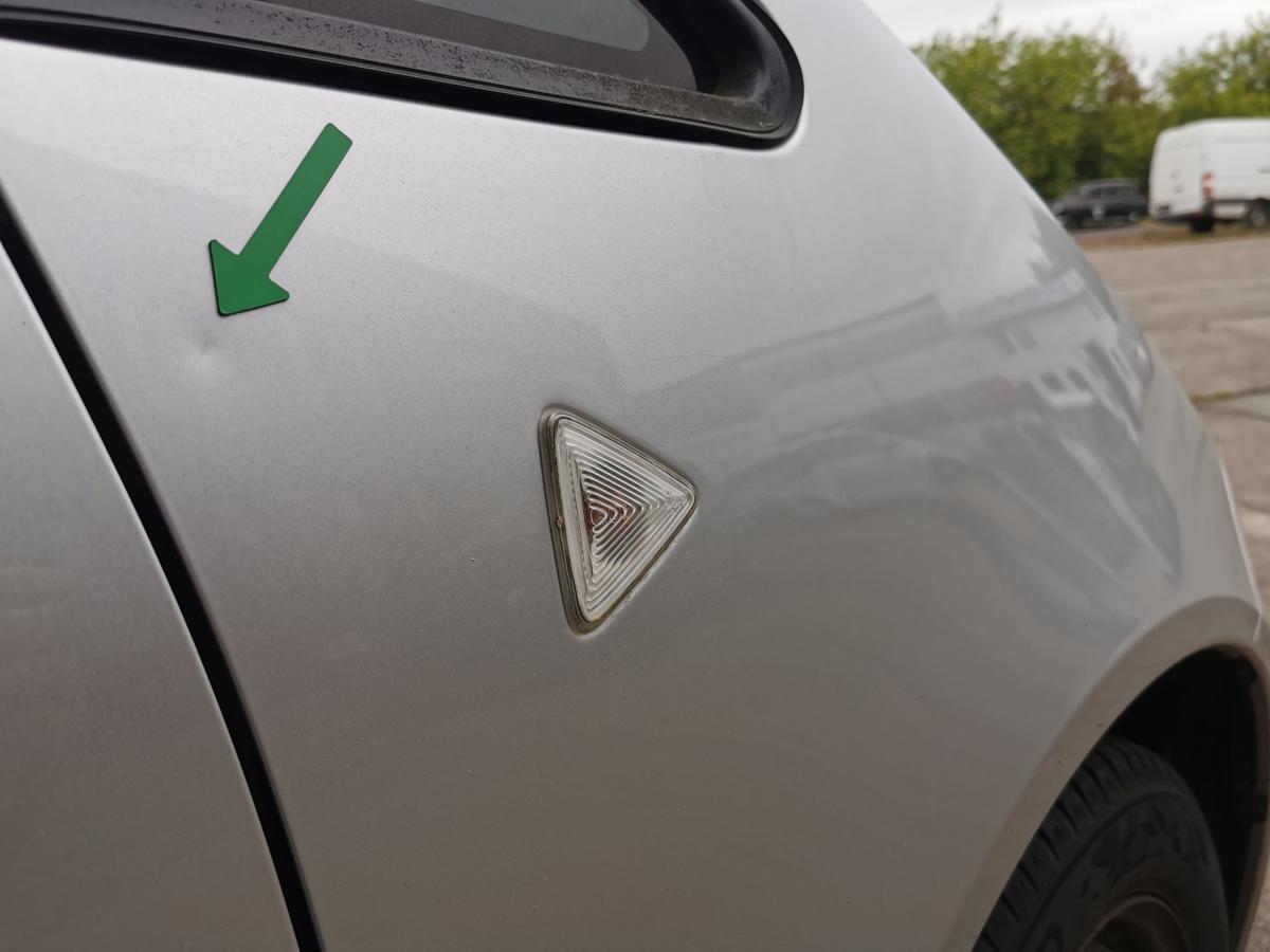 Mitsubishi Colt Z30 Kotflügel Fender Seitenwand vorn rechts A50 Pure Silver 5trg