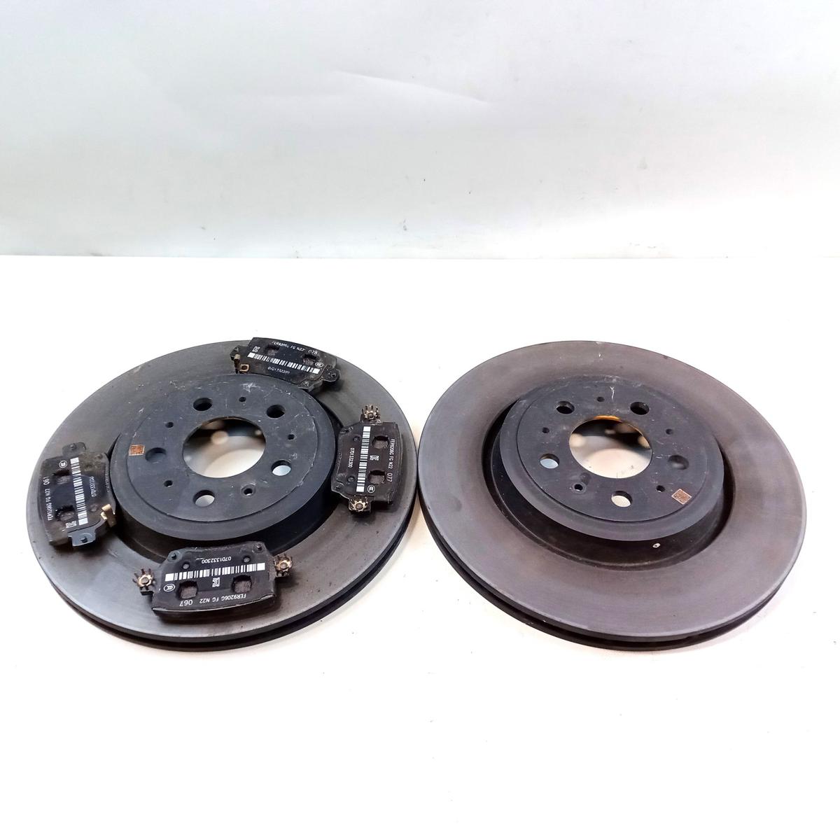 Tesla Model Y Performance original Satz Bremsscheiben hinten mit Bremsbel&auml;gen