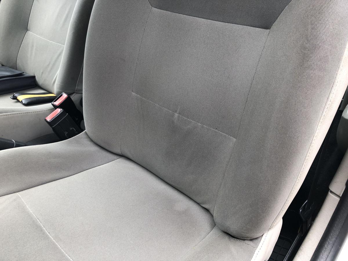 Renault Twingo 2 II Sitz vorn links Fahrersitz Stoff Autositz Stoffsitz