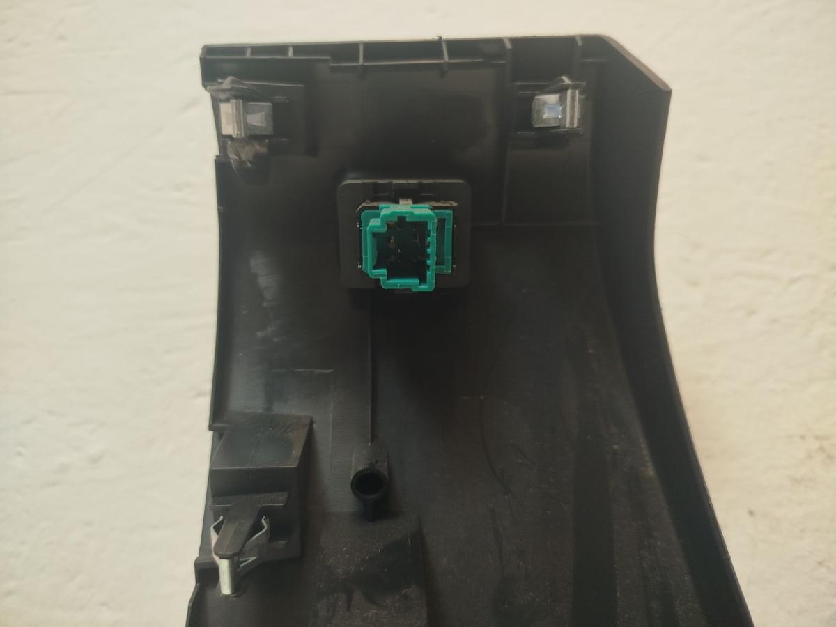 Nissan Leaf ZE1 40kWh Verkleidung Armaturenbrett unten links neben Lenks&auml;ule