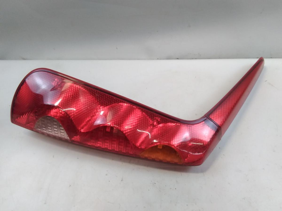 Nissan Note E11 original R&uuml;ckleuchte Heckleuchte links mit Blende oben BJ2006