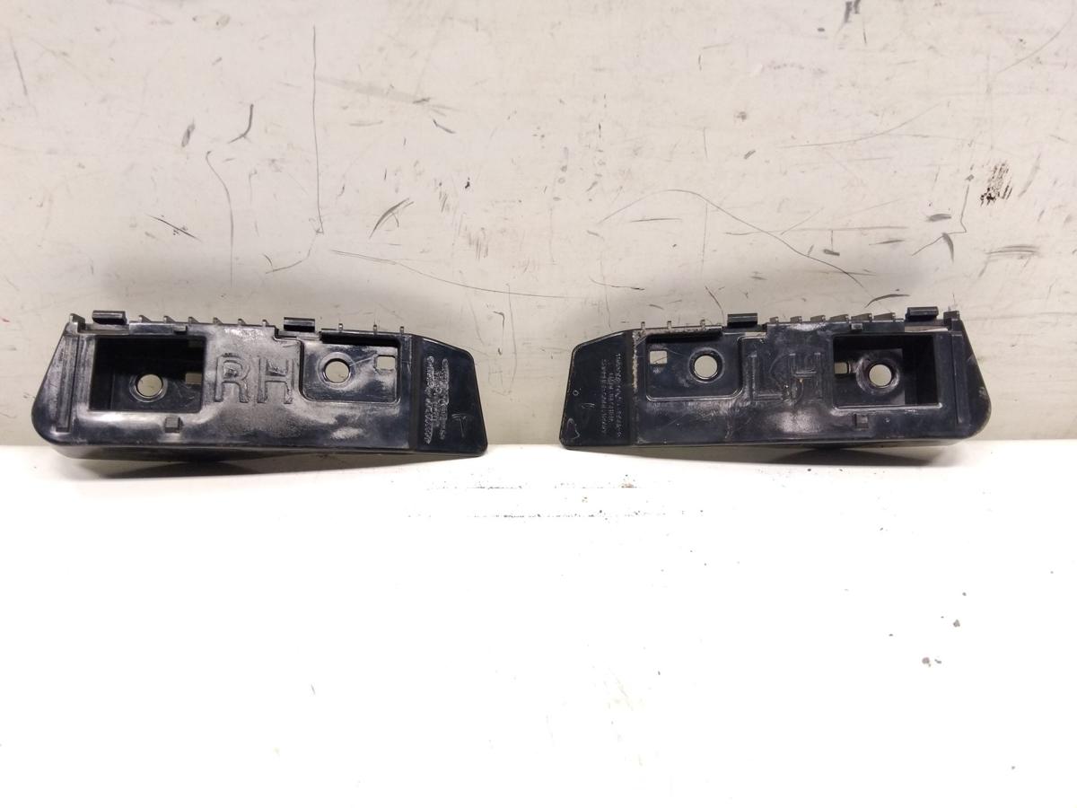 Tesla Model 3 original Satz F&uuml;hrungen Halter Sto&szlig;f&auml;nger hinten BJ2021