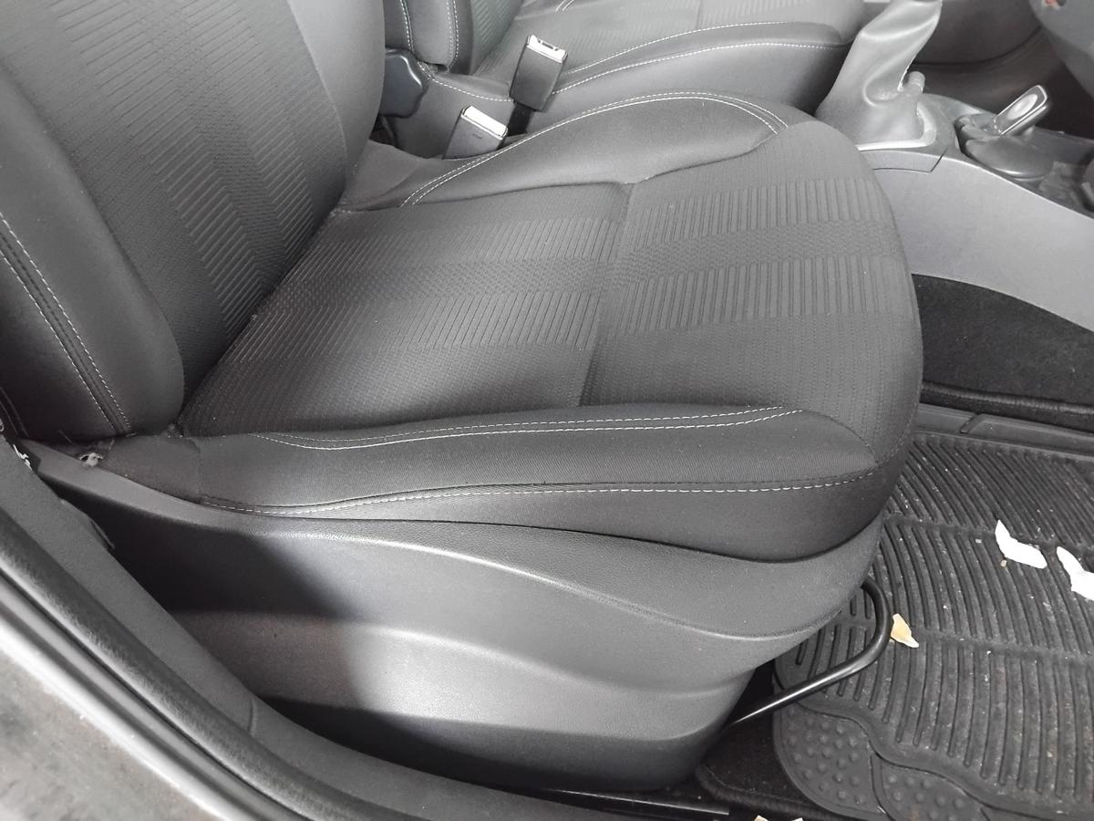 Renault Clio III Grandtour original Sitz vorn rechts Beifahrersitz Stoff BJ2009