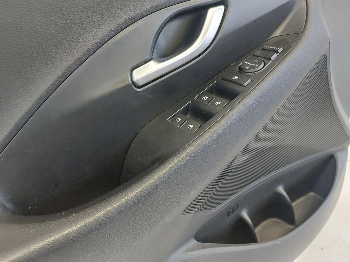 Hyundai i30 PD Mild Hybrid T&uuml;rverkleidung vorn links Innenverkleidung T&uuml;r