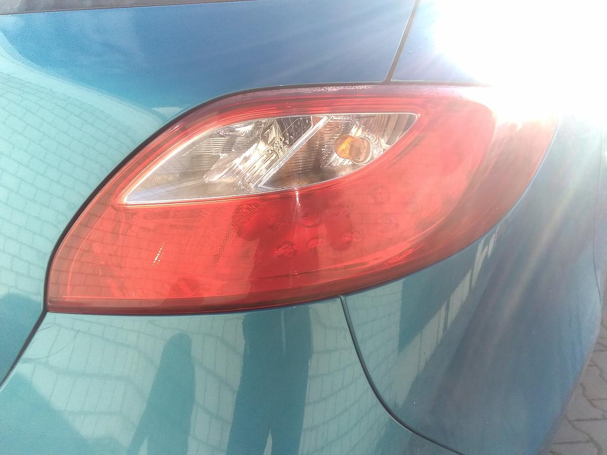 Mazda 2 orig Rückleuchte Schlussleuchte Heckleuchte rechts 5trg Bj 2012