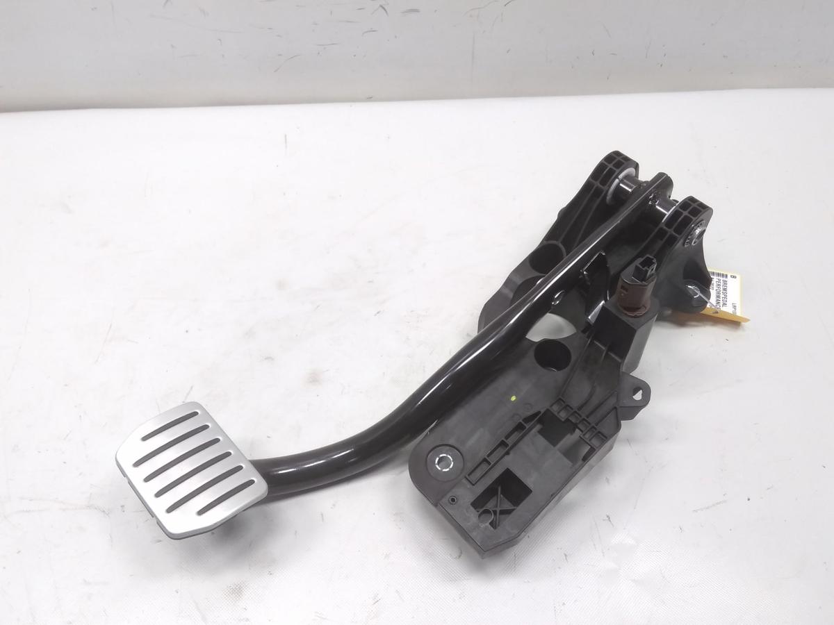 Tesla Model Y Performance original Bremspedal mit Pedalbock 118869151A Bj2022