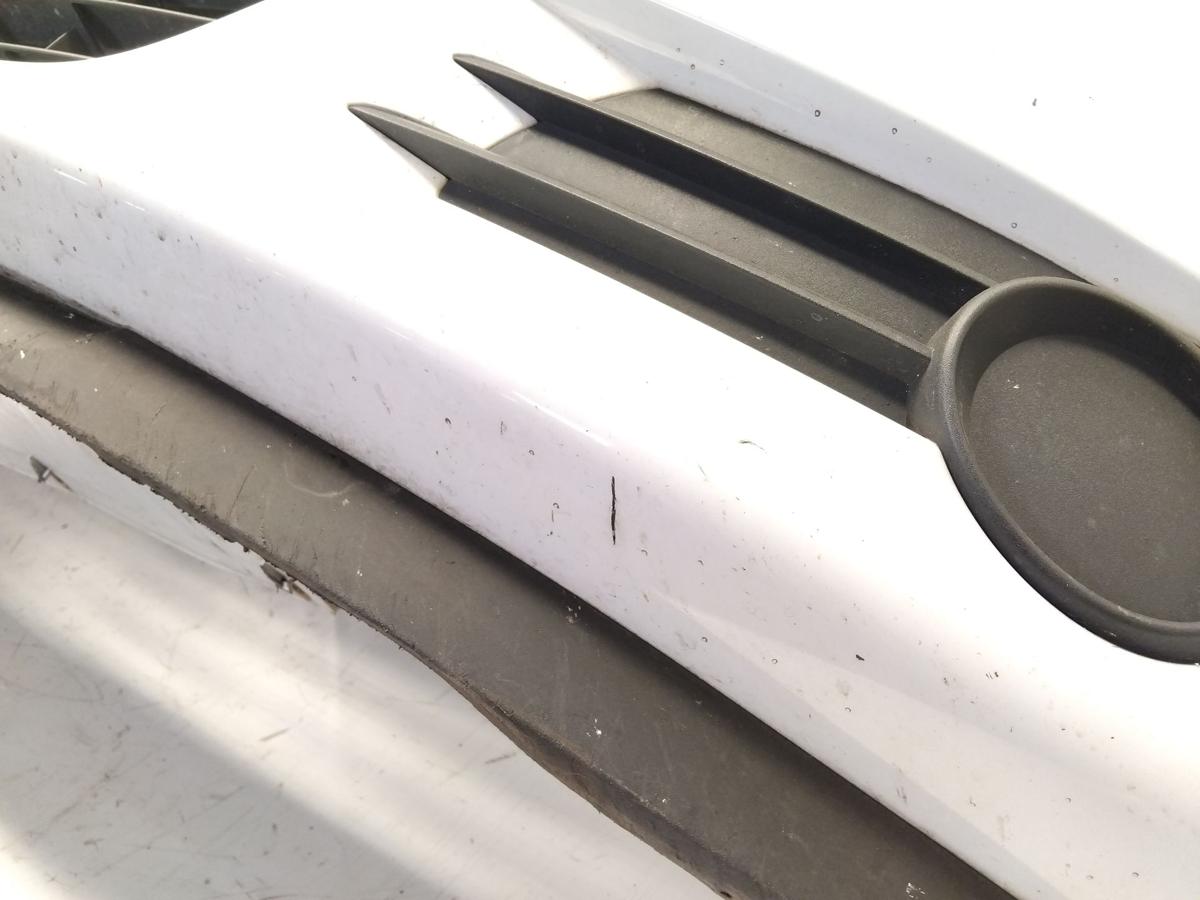 Opel Corsa D orig Sto&szlig;f&auml;nger Sto&szlig;stange vorn Z474 Casablancawei&szlig; BJ2010 m Grill