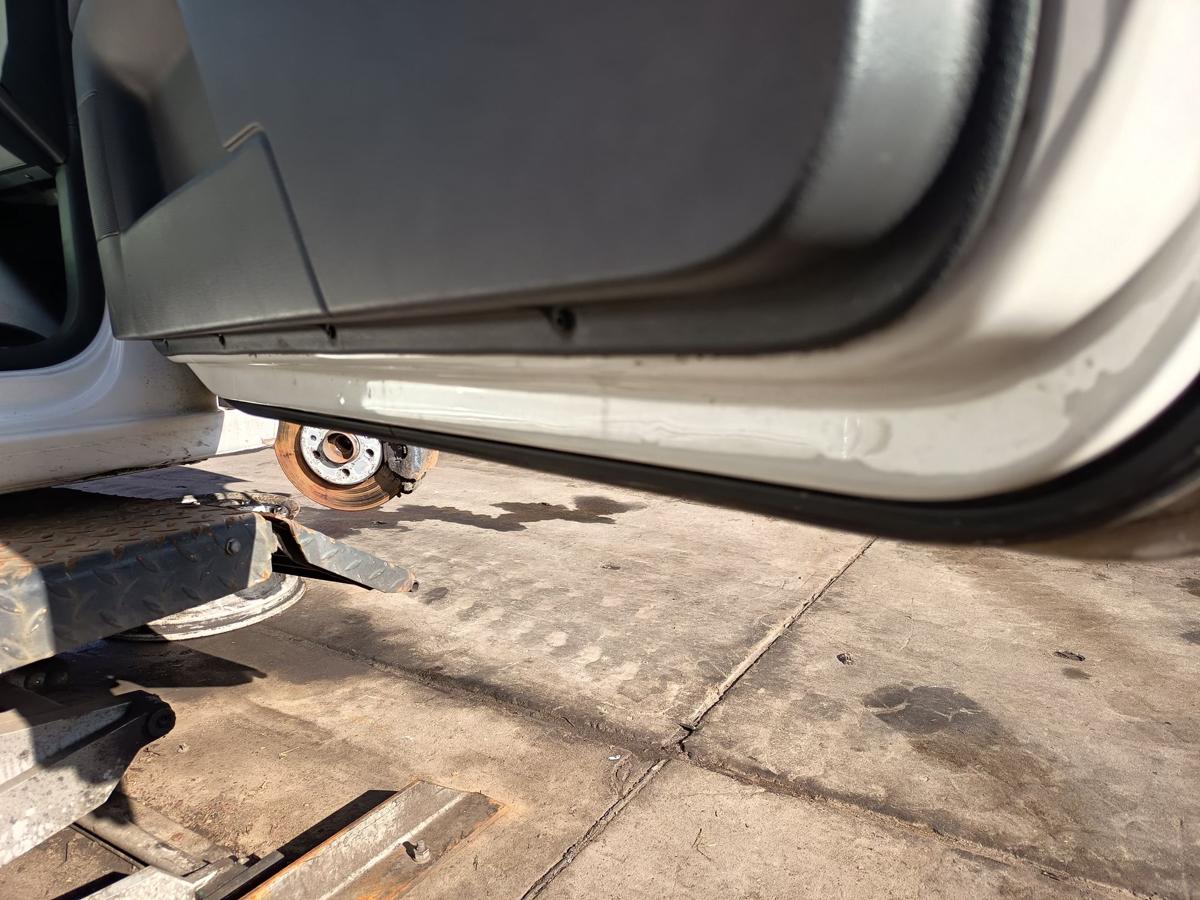 VW Polo 9N3 original T&uuml;r rechts Beifahrer 3t&uuml;rer B9A Candywei&szlig; Bj 2009