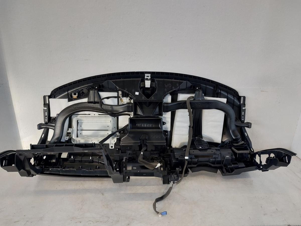 Nissan Leaf ZE1 40kWh Armaturenbrett Armaturentafel Dashboard Cockpit