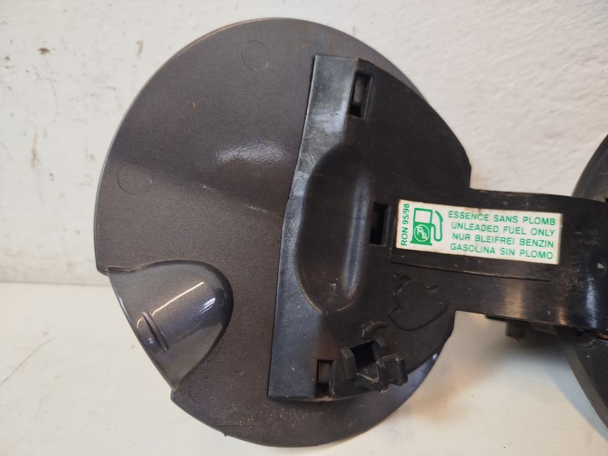 Citroen DS3 Sport Chic Tankklappe Tankdeckel Tankverschluss KTH Thorium Grau