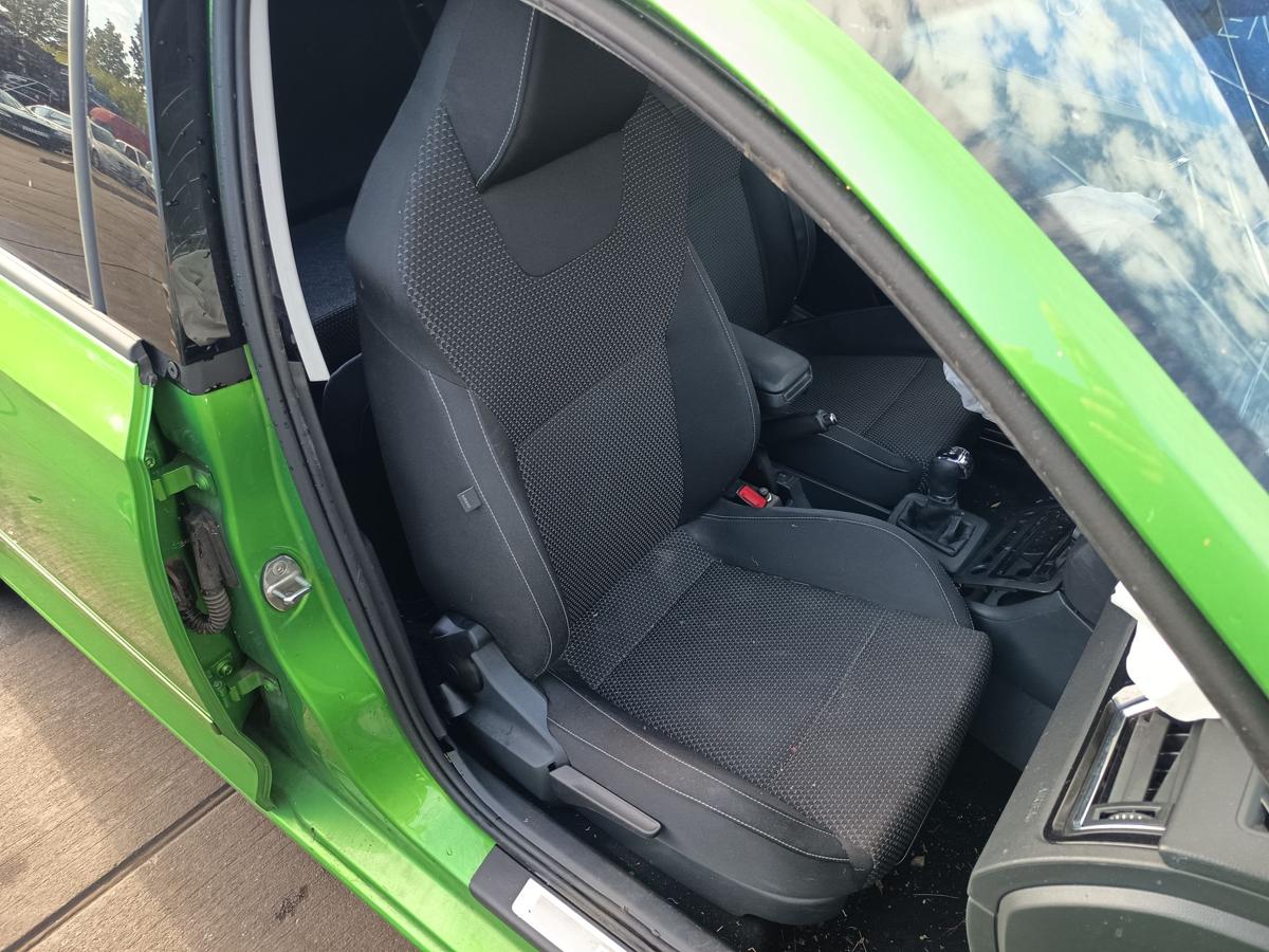 Skoda Rapid original Sitz vorn rechts Beifahrer Stoff anthrazit beheizt Bj 2015