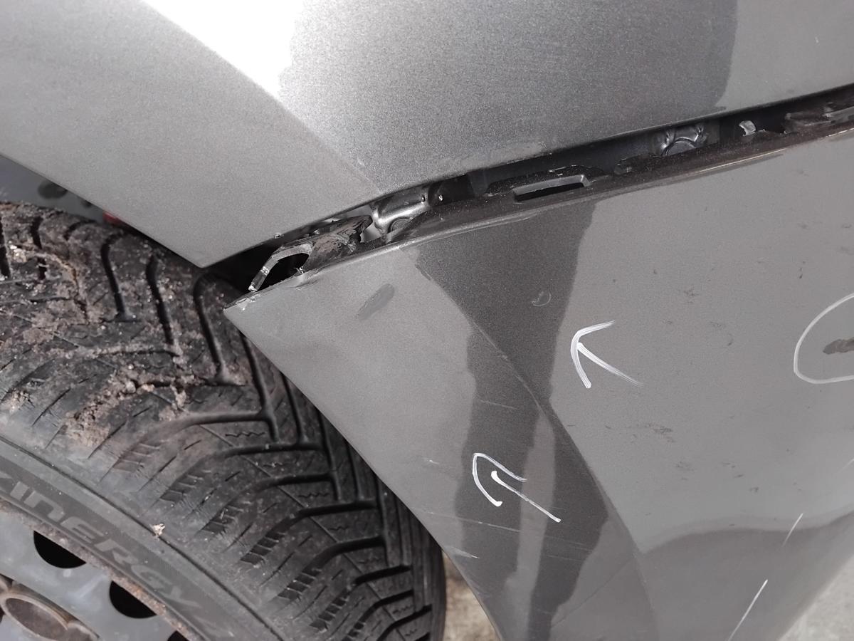 Renault Twingo 3 original Sto&szlig;stange Stossf&auml;nger vorn besch&auml;digt BJ2018