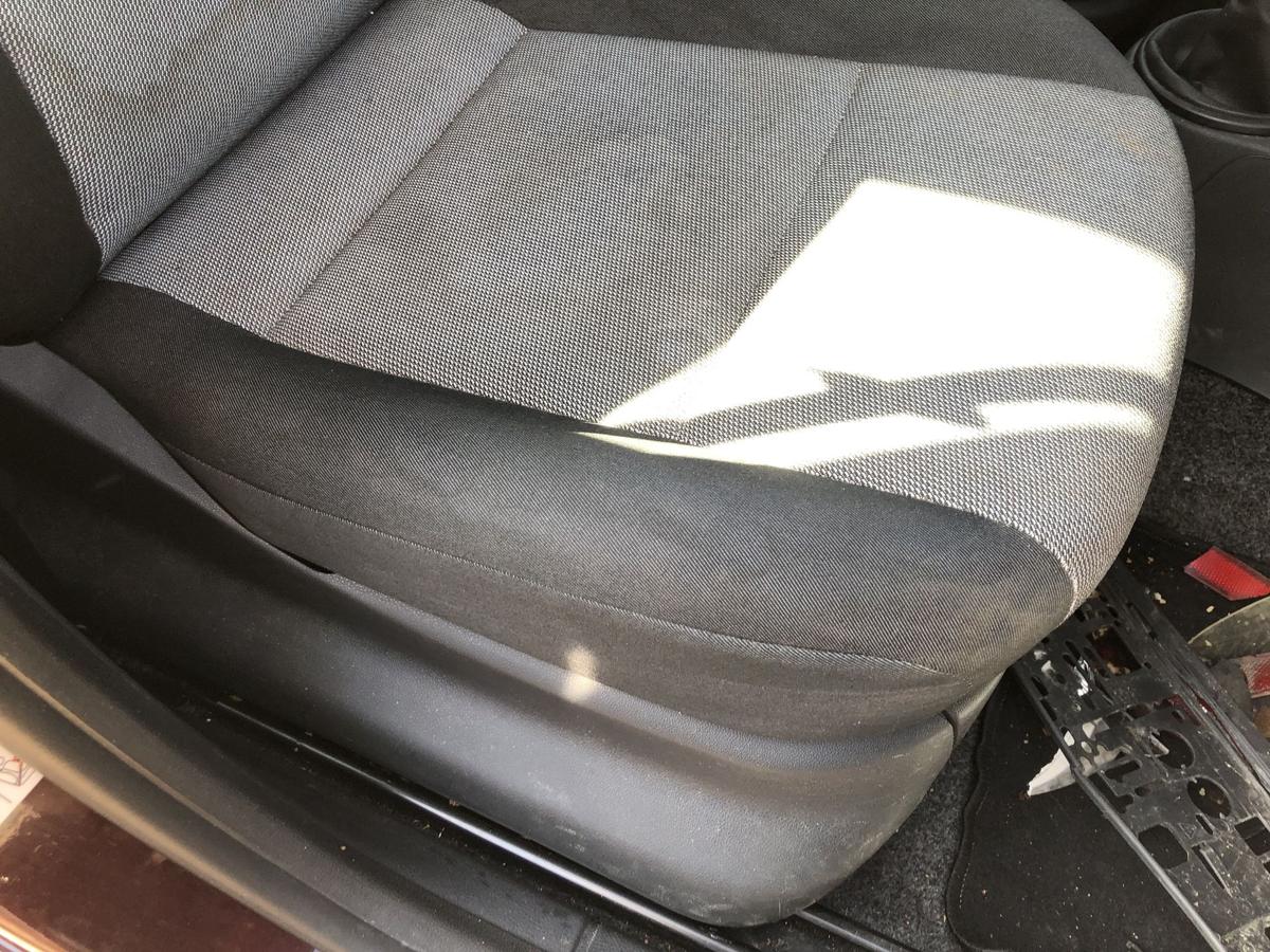 Skoda Fabia 5J Sitz vorn rechts Stoff ohne Heizung Beifahrersitz Autositz