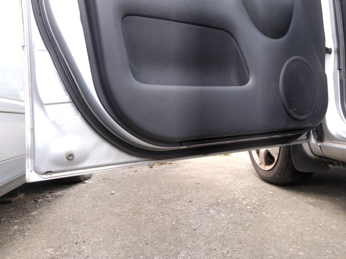 Toyota Yaris Verso original Tür vorn links Fahrertür silber 1E7 BJ2004