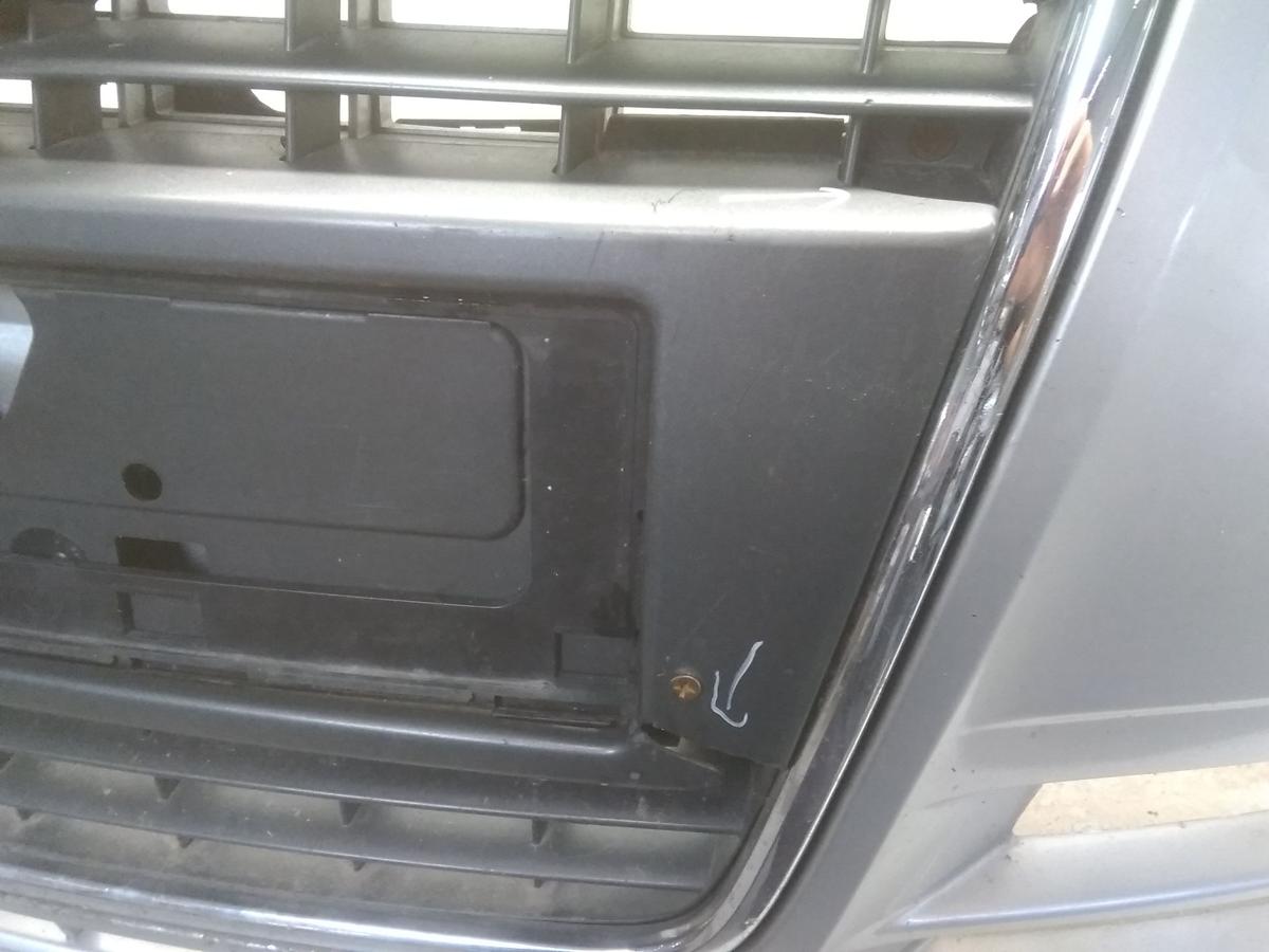 Audi A4 8E B7 original Stoßstange Stossfänger vorn BJ2005 LY7W lichtsilber
