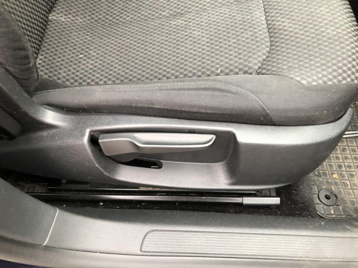 VW Passat 3C B7 Variant Sitz vorn rechts Beifahrersitz Stoff Heizung Autositz