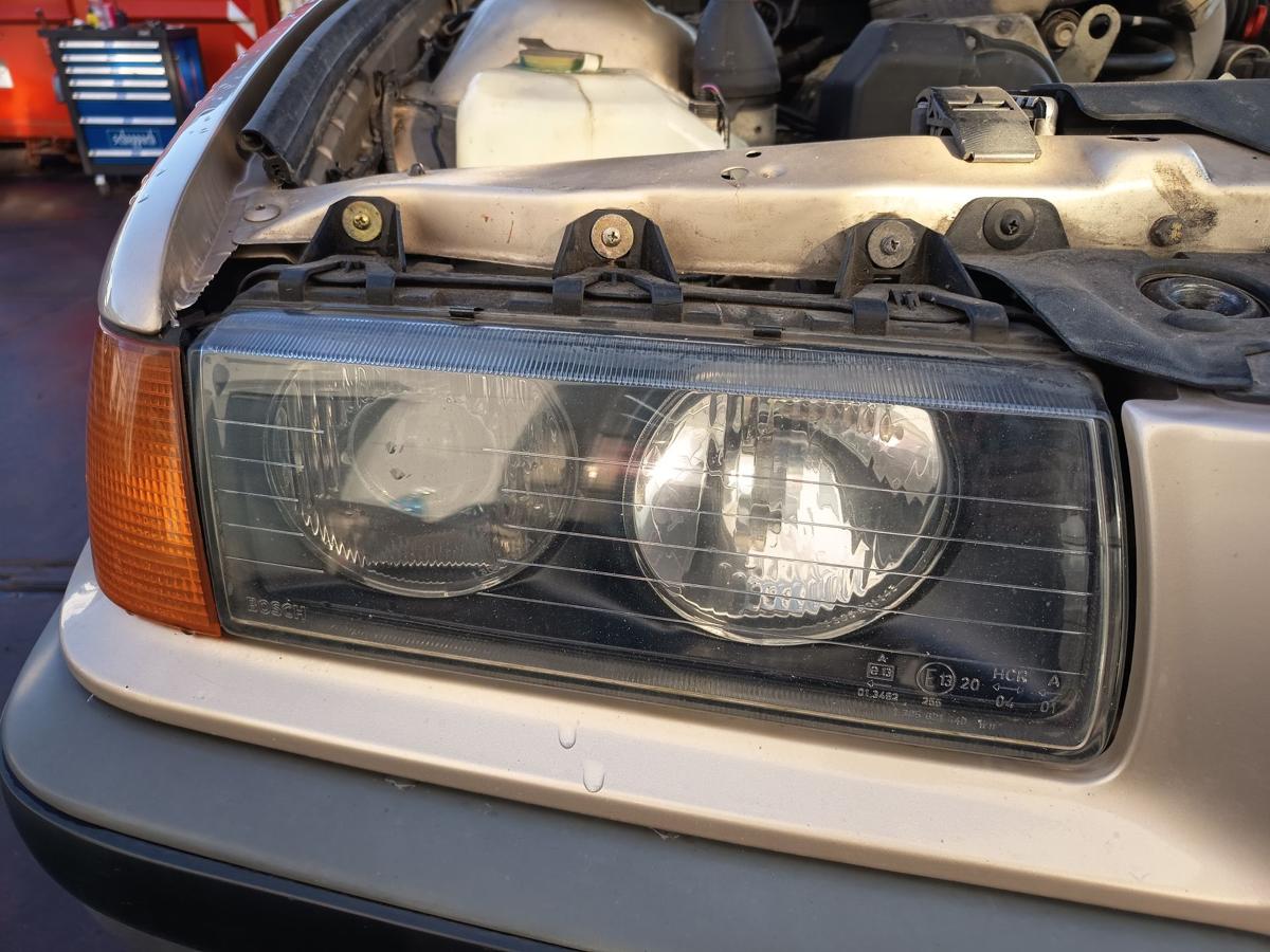 BMW 3er E36 Limousine original Scheinwerfer rechts Halogen Haupt Licht Bj 1992
