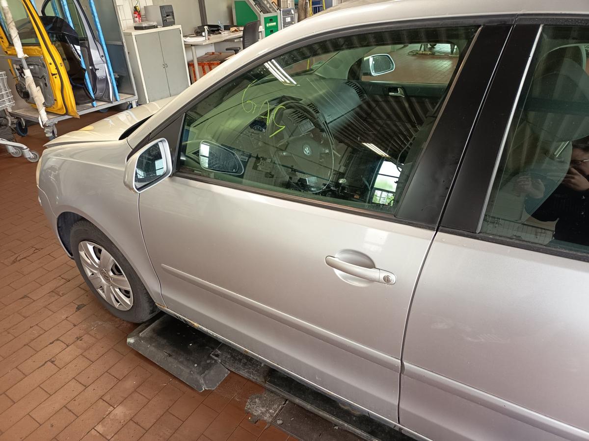 VW Polo 9N3 original T&uuml;r vorne links LA7W Reflexsilber Baujahr 2009