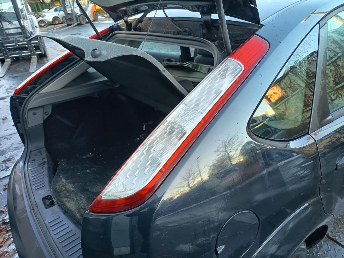 Ford Focus II original R&uuml;ckleuchte rechts Heck/Schluss/Licht Bj 2008