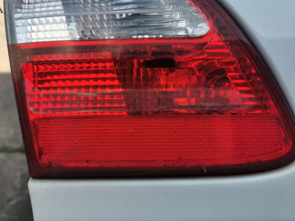 Mercedes E Klasse S211 Rückleuchte Schlussleuchte Rücklicht innen links Kombi