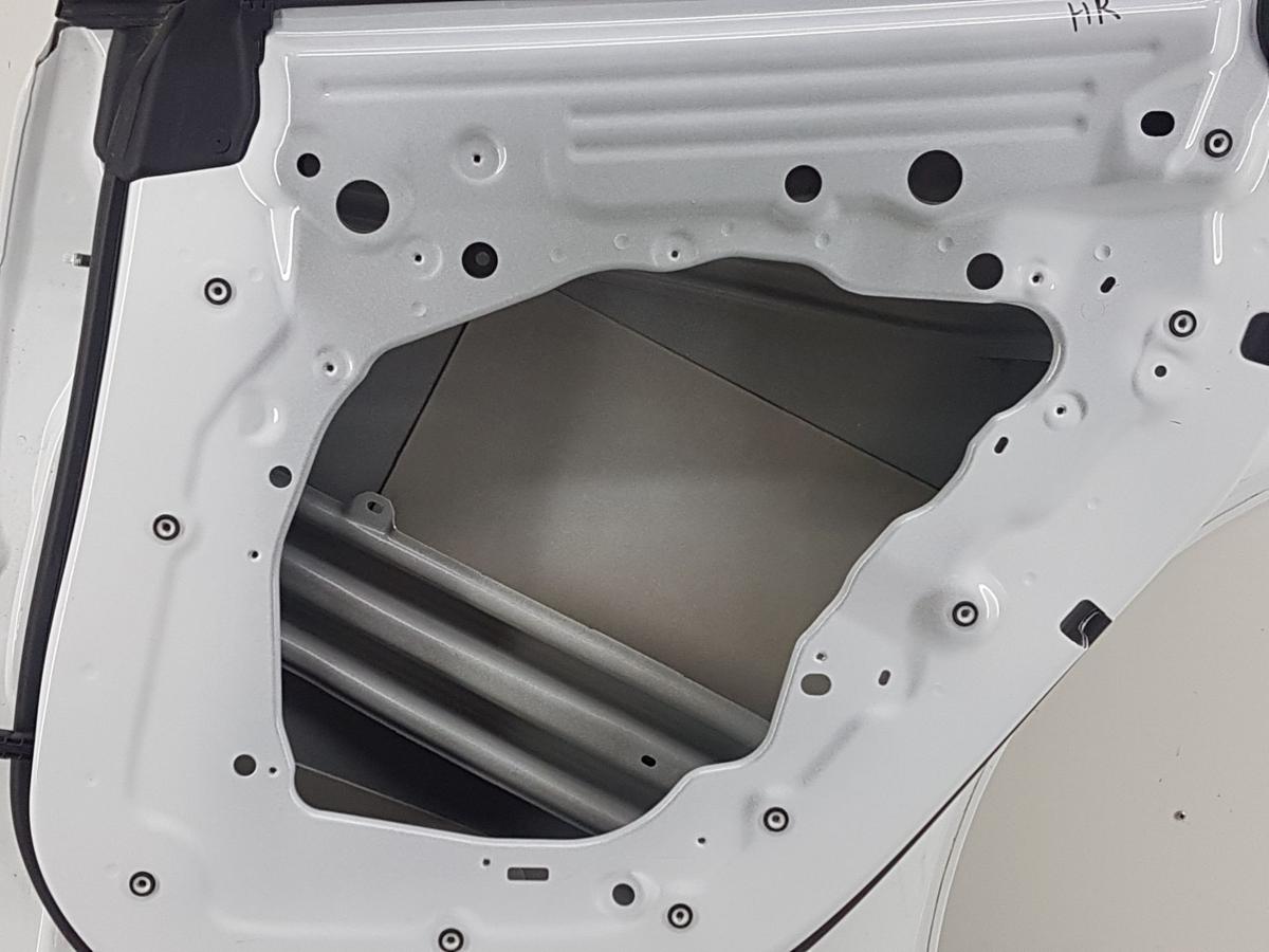 Tesla Model Y T&uuml;r hinten rechts in PPSW White Water Pearl Bj22 Rohbaut&uuml;r