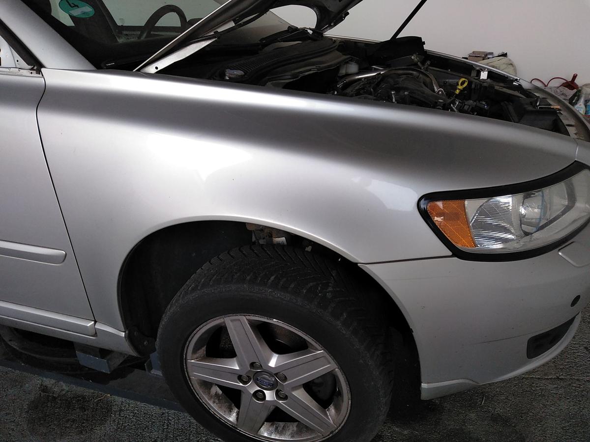 Volvo V50 und S40 original Kotflügel vorn rechts silbermetallic Bj.2008