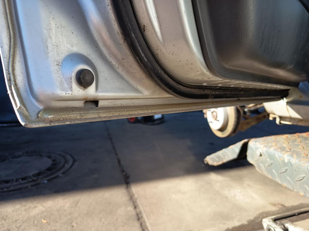 Suzuki Ignis I original T&uuml;r vorn links Fahrer Z2S Silber Bj 2001