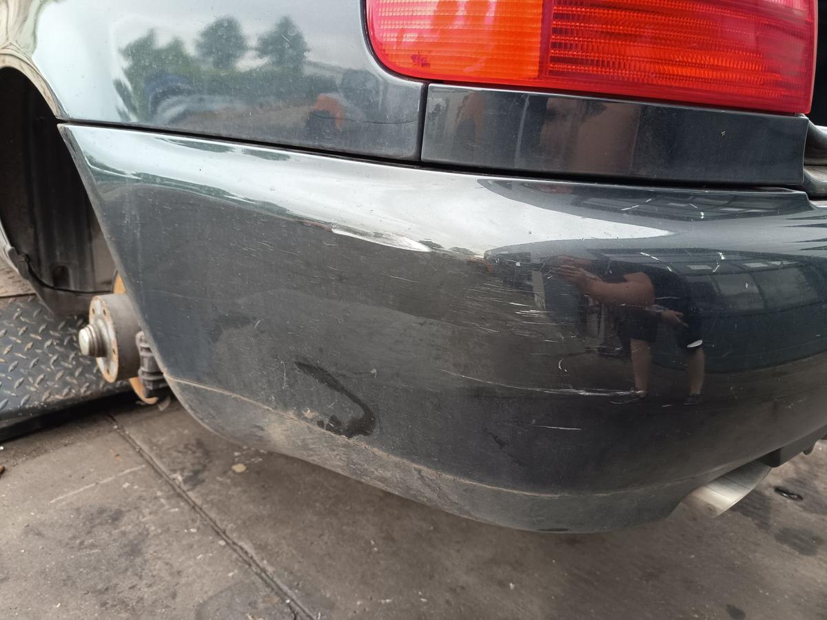 Audi A4 B5 Limo original Sto&szlig;stange hinten LZ9U Vulkanschwarz Baujahr 1997