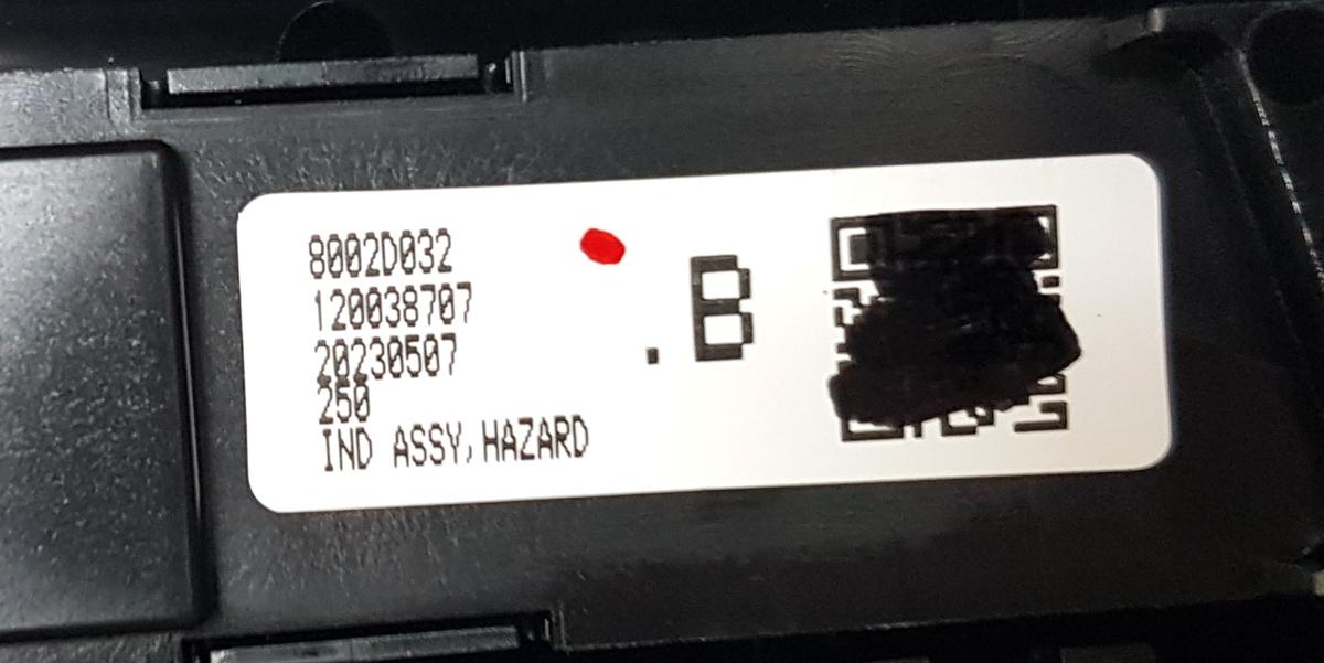 Mitsubishi Eclipse Cross Luftd&uuml;se mitte inkl Warnblinkschalter Bj2023 8002D032