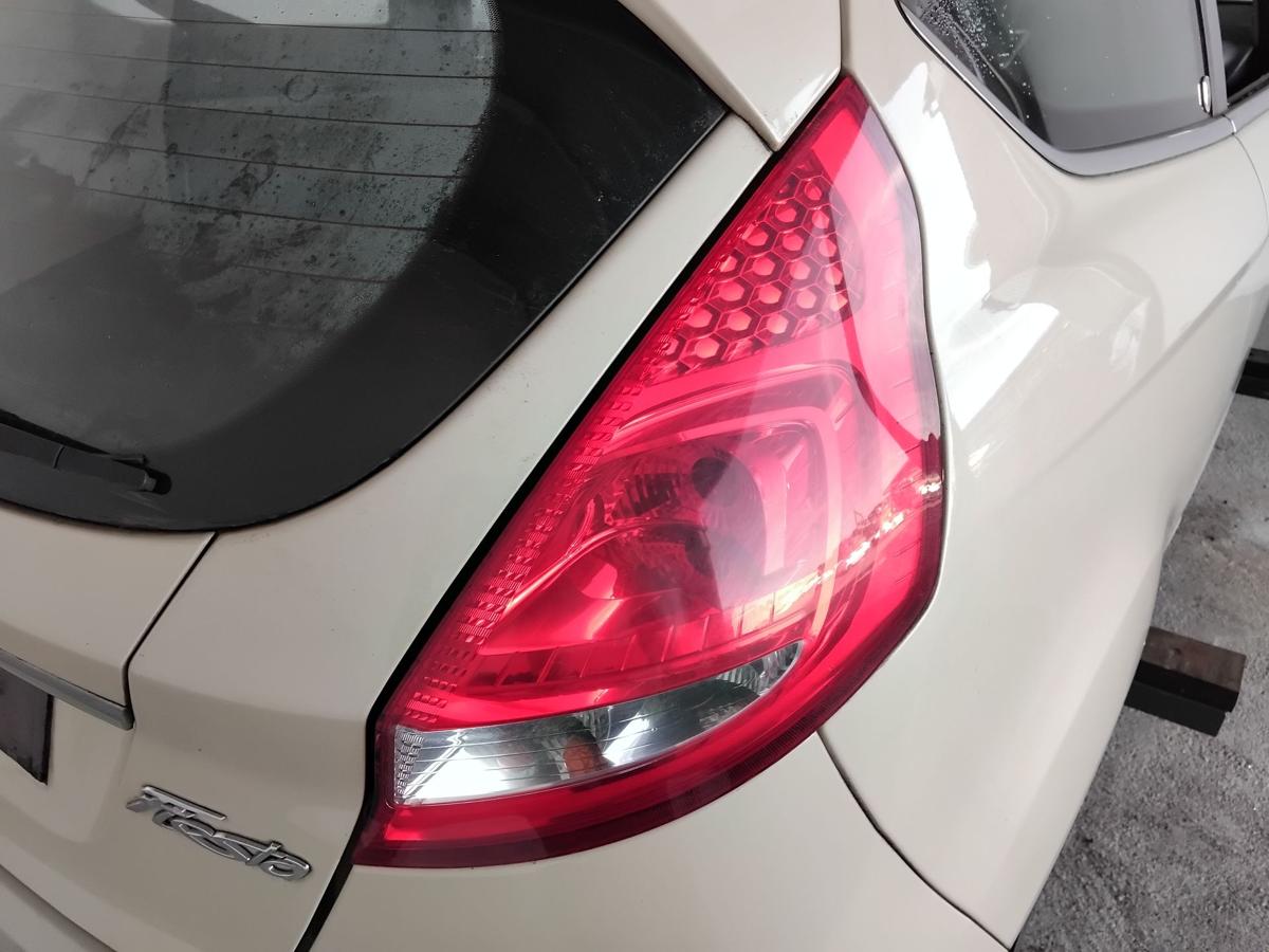 Ford Fiesta JA8 original Rückleuchte Schlussleuchte rechts BJ2009