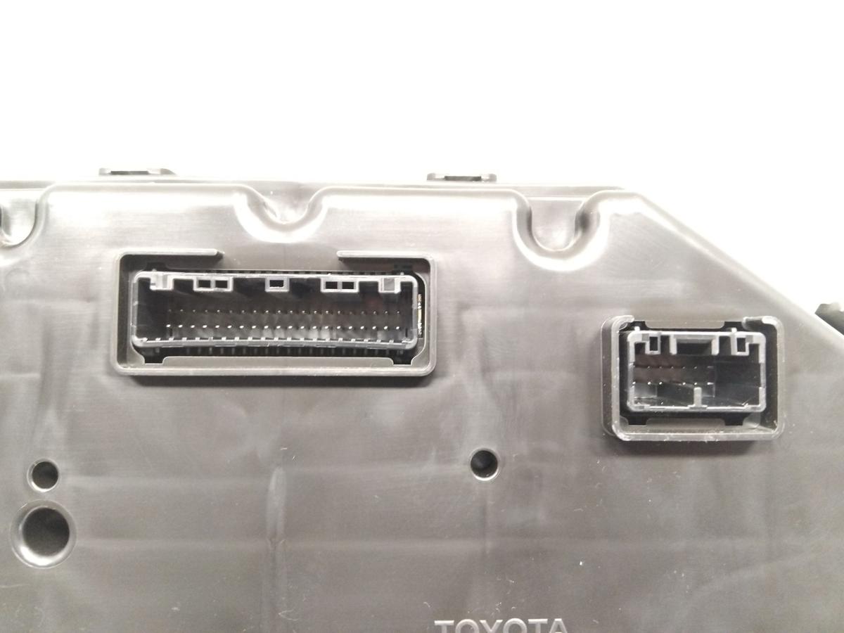 Toyota Yaris 3 Hybrid XP13 Phase 3 original Tacho Kombiinstrument Armatur Bj2020