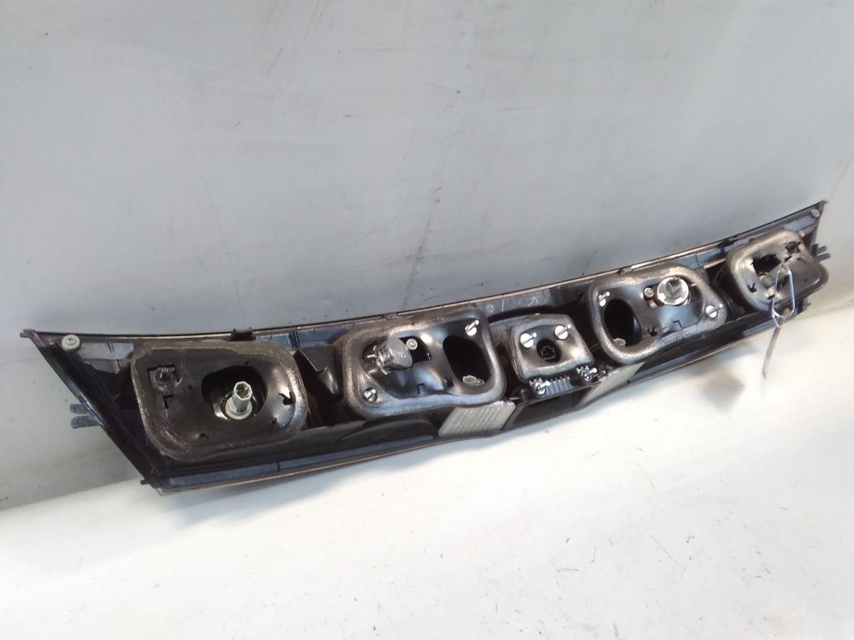 Honda Civic 8 FK1 orig R&uuml;ckleuchte Heckblende Mitte 5t&uuml;rig Vorfacelift BJ2008