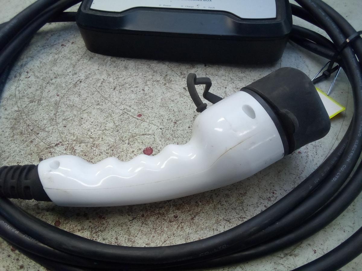 Ladeger&auml;t Mode 2 EV Charging Box, 6 meter L&auml;nge Schuko 220V 16A IP65