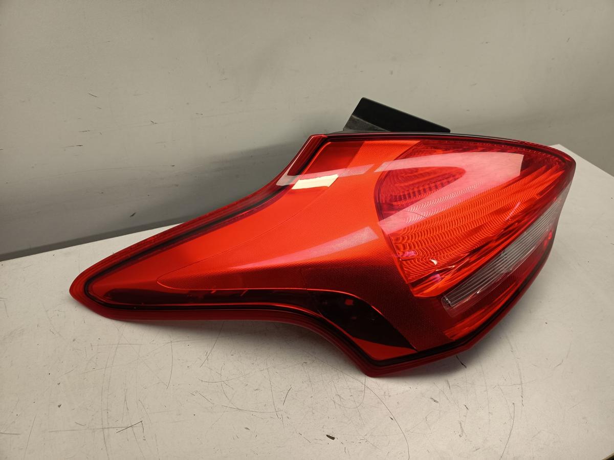 Ford Focus III Limo original Rückleuchte links LED Facelift Baujahr 2015