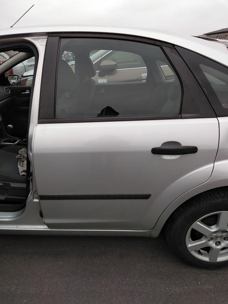 Ford Focus 2 Limo T&uuml;r hinten links polarsilbermetallic 4-und 5 T&uuml;rer Bj.2005