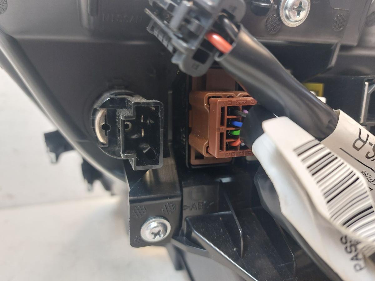 Nissan Leaf ZE1 40kWh Verkleidung Schaltkulisse mit diversen Schaltern Tastern