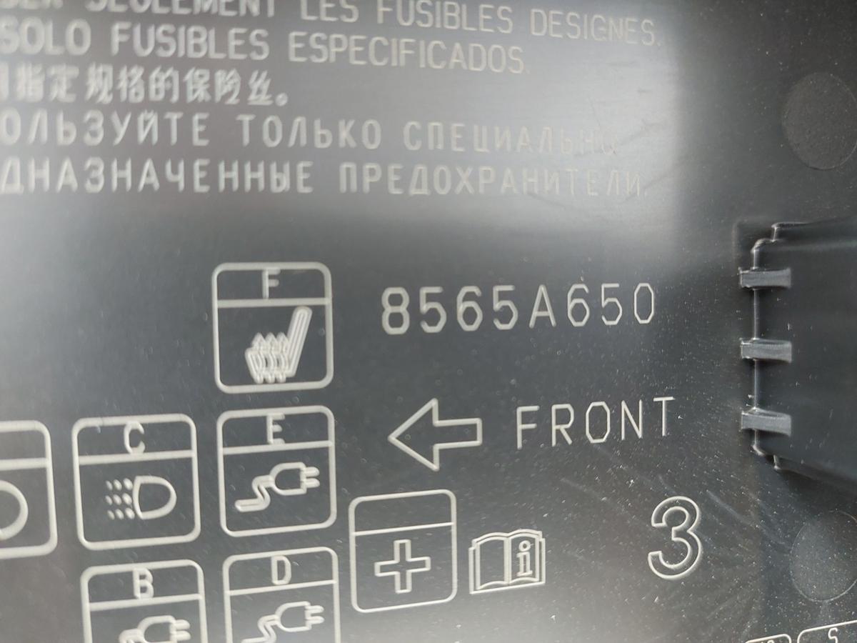 Mitsubishi Eclipse Cross GK0 ab21 Deckel Abdeckung Sicherungskasten Fahrerseite