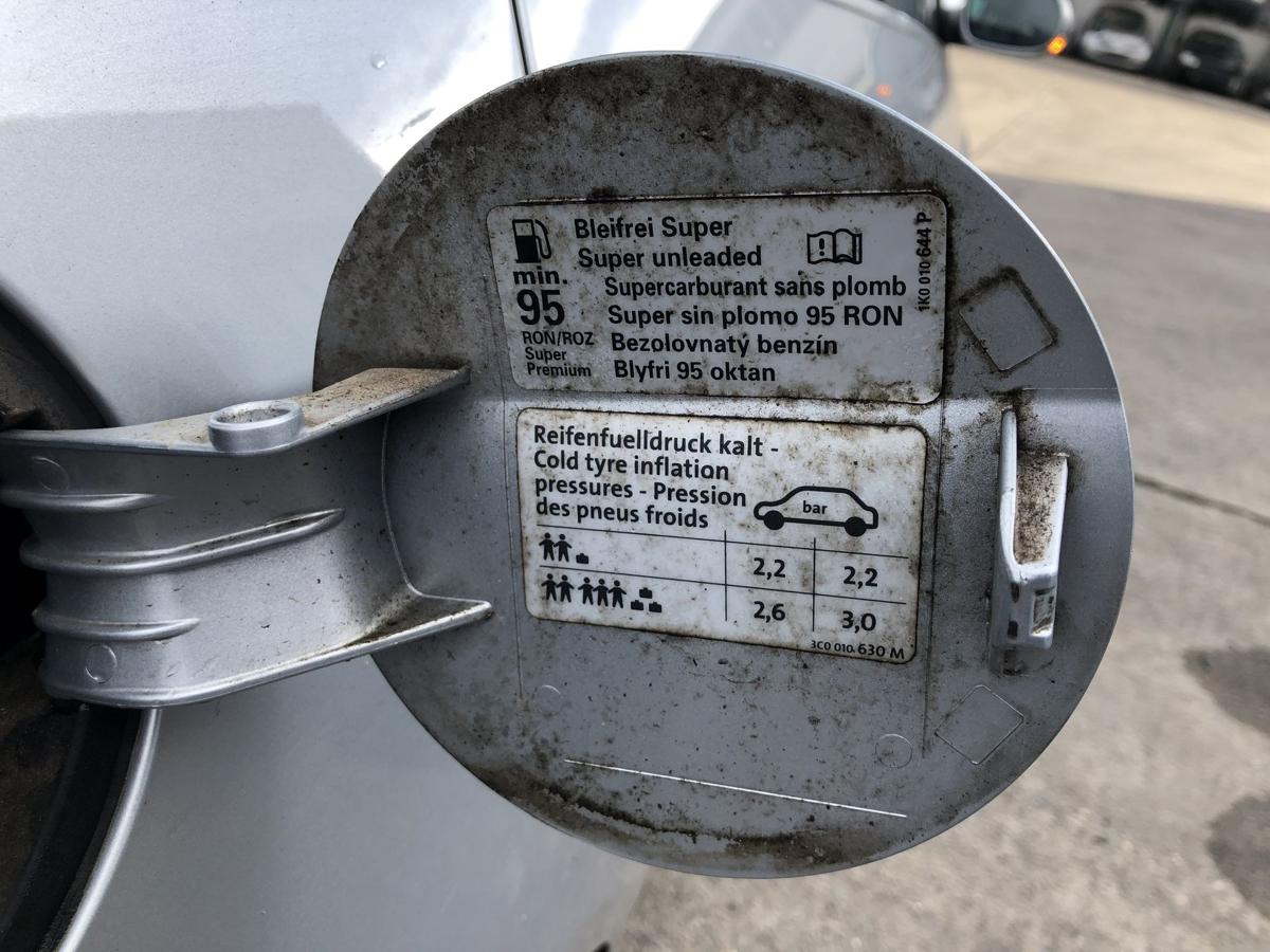 VW Passat 3C B6 Variant Tankklappe Tankdeckel Tankverschluss LA7W Reflexsilber