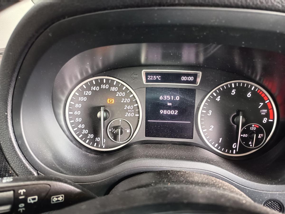 Mercedes W246 original Kombiinstrument Tacho Benzin Schaltgetriebe Bj 2014